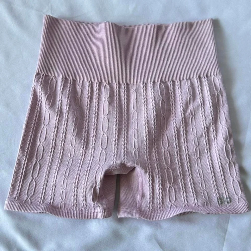 Alo Cable Knit Hot Short in Sugarplum Pink Size XS